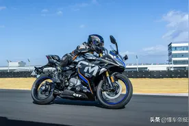 新车 | 售21980元，减重8公斤！春风250SR赛道版MY22正式上市图片
