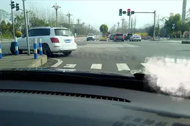 路口掉头规则大全，新手开车如果不懂，绕路或者被罚都是常事图片