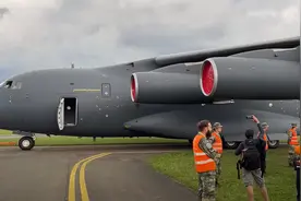 备受瞩目的运-20结束航展活动回家，国外网友是这样评论的图片