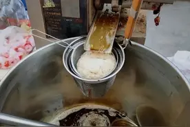 街边现磨芝麻骗局，10人9个中招，为了家人的健康！请远离它图片