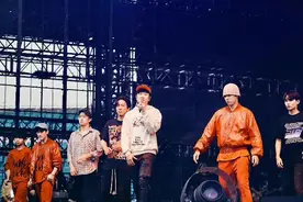 让周杰伦当嘉宾，陶喆在台下观看，林俊杰演唱会就差王力宏了图片