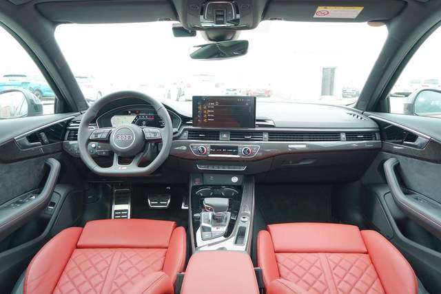 开完了沃尔沃V60，再开奥迪S4 Avant，才发现一个吹牛，一个真牛