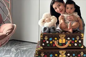 刘德华小姨子把儿子放50万LV箱上，巨富之女奢侈生活令人瞠目结舌图片