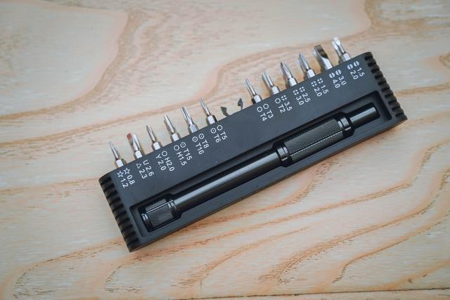 历史低价买到九盘位万兆 NAS 机皇：威联通 TS-H973AX