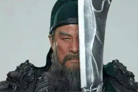 青龙偃月刀非三国所产，也非关羽兵器，三国志关羽斩颜良另有兵器图片