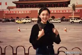 80年代女人真好看！素颜美丽，气质堪比明星，穿衣搭配比如今时尚图片