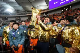 越来越乱！曝举报郝伟之人是金敬道，山东泰山又有球员被带走图片