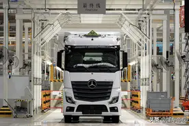 新车 | 国产奔驰Actros新车型上市 可选康明斯发动机 标配前碰撞预警图片