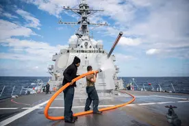 美军舰穿越海峡，遮遮掩掩；中国海警巡航钓鱼岛；鲍里斯取消访日图片