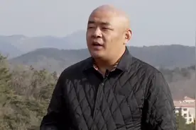 2017年，男子将数万吨石头扔进大海，如今每年坐收上千万图片