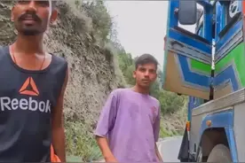 人类噩梦—印度！女记在印度被群男围观，博主印度遭男人脱裤露私图片