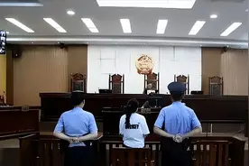 1999年，清纯女大学生沉沦之路，租“七号别墅”，一年待客600人图片
