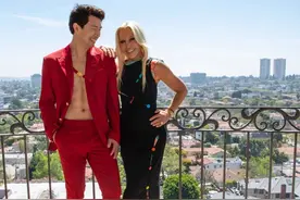 Donatella Versace 为刘思慕设计独家红毯礼服图片