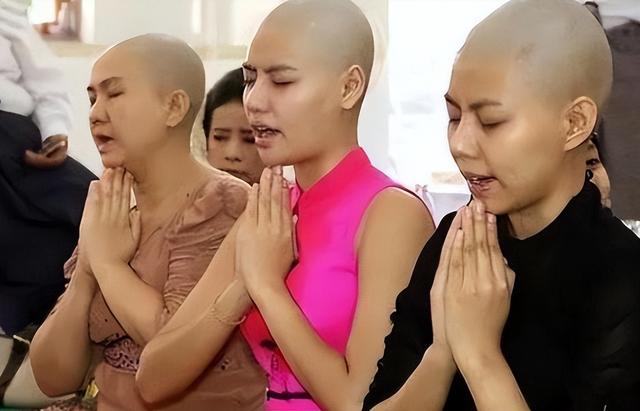 太嚣张！浓妆艳抹、饮酒作乐，五台山美貌“尼姑”何以如此放肆？