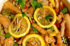 饭店里的柠檬鸡爪那么好吃，原来诀窍都在这里，酸辣入味又解馋图片