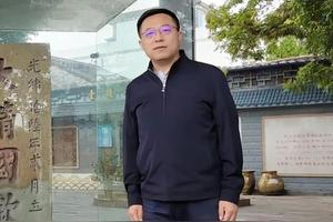 看到51岁赵立坚，才发现:他的公务员穿搭好儒雅，一看就是文化人图