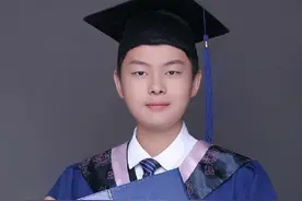 南京脑瘫儿子，被爸爸带着游泳、爬山、雪地裸跑，14岁读博士图片