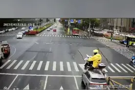 货车为避让电动车，路口上演极限漂移图片