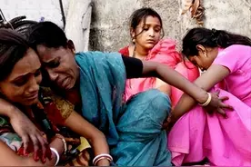 印度一奇葩村子，数10万女性在20多岁摘掉子宫，只为到甘蔗园工作图片