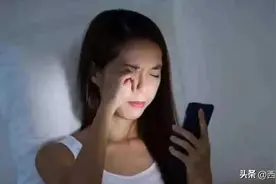 视力下降视物变形 当心眼睛“中浆”图片