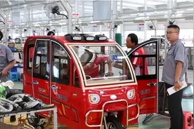 半封闭三轮车大战，五羊、金彭新车上市，皮实耐用，能拉2000斤图片