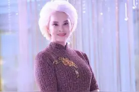 她，因前夫出轨欲自杀，两度瘫痪，一夜白头，如今重遇真爱，凭啥图片