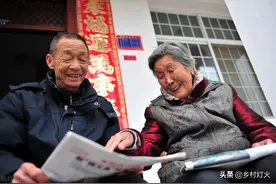 70岁以上的农村老人的养老金应该提高到500元左右？你怎么看？图片