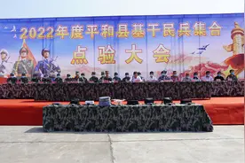 穿上军装当民兵 集合点验展风采图片