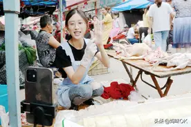 大学毕业后，我跑回村口卖鸭子，竟意外成为100w粉丝的“网红”图片