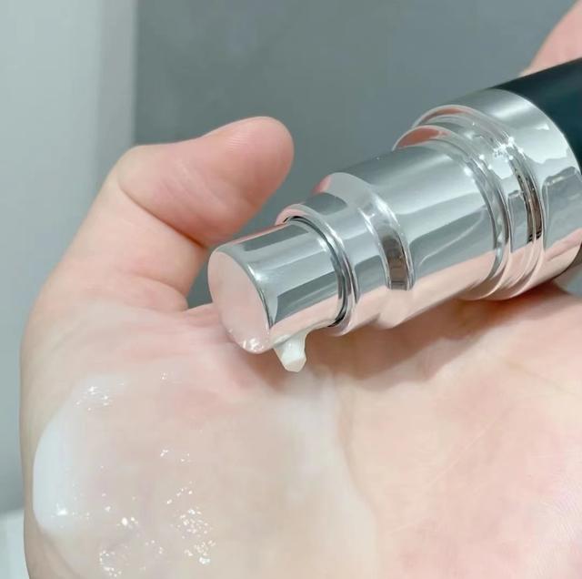 给50岁女人的建议：遇到这4款“精华”可以多囤点，实打实的抗老