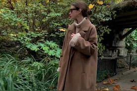 人人都有的裤子如何穿出时髦感？记住这4点小技巧，高级又洋气图片