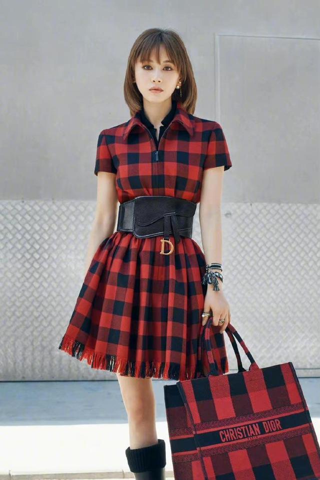 王子文秋冬穿搭生活照