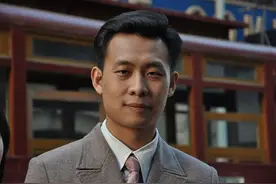 一夜成名后闪婚，妻子二婚带娃还丁克，张译究竟迷恋钱琳琳什么？图片