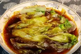 生菜换种新做法，好吃又开胃，简单易学，1块钱解决全家人午餐图片