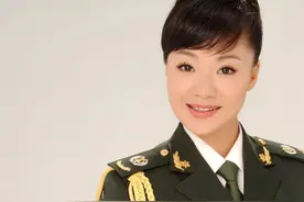 军旅歌手王丽达：34岁做妈妈，结婚11年如初恋，丈夫人品被母亲夸图片