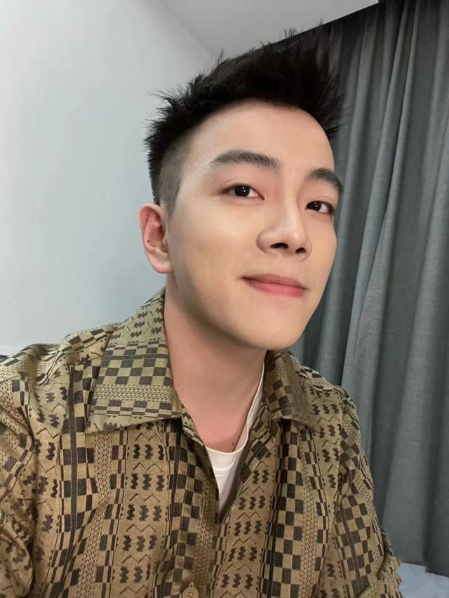 男生纹了眉,让女生更喜欢