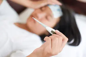 感染后，为什么咽口水像吞刀片？“刀片嗓”如何快速缓解？图片