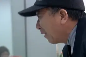 大爷将400万存入银行，取钱时却遭银行驱逐！还扬言要让大爷坐牢图片