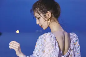 西域第一美女—哈妮克孜 网友：丝袜写真这啥时候拍的 还有牛仔裤图片