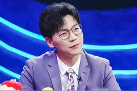 奇葩说陈铭喜迎三胎！父子长相似复制粘贴，41岁博士老婆高龄产子图片