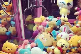 原来抓娃娃也有终极技巧，能一抓一个准？图片