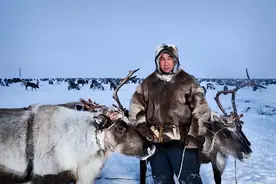 北极如此寒冷，为何当地人还要脱掉衣服睡“冰屋”，他们不怕冷吗图片