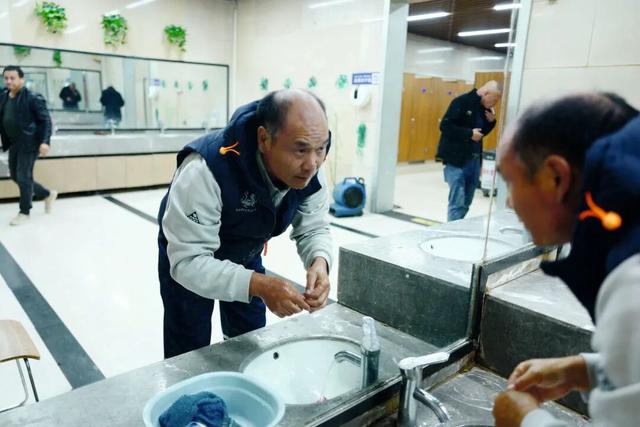 与危险品24小时相伴，一对农村夫妻的漂泊高薪路