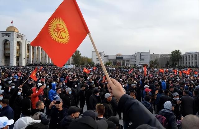 7.3日消息：邻国发生武装政变，警惕！可能是冲着中国来的