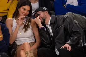 肯达尔-詹娜和现男友坏痞兔观看NBA比赛图片
