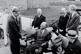 细数英国女王登基70年任命的15任首相，一个不如一个图片