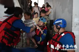 合肥市蓝天救援队队员余涛：希望向身边每一位孩子传授防溺水常识图片