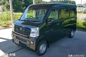 日产NV100微型露营房车，独立空间能住两人，排量不到1升真省油图片