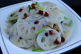 过年了，教你凉拌莲藕好吃的做法，口感清脆爽口，营养又解腻图片