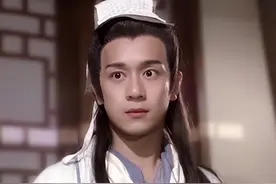 太掉价！53岁陈浩民参加网红女儿百日宴，低头哈腰充当背景板图片